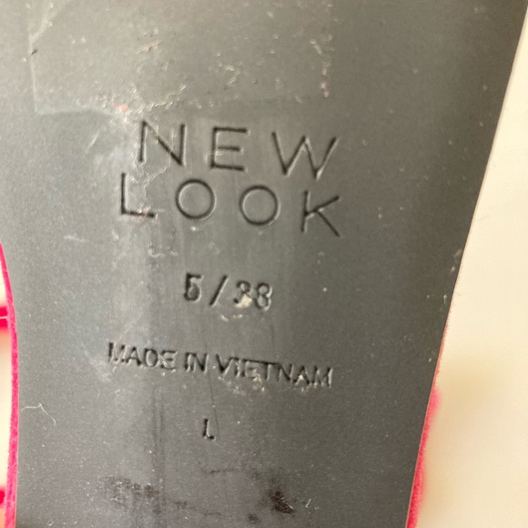 New Look women’s Pink Velvet Lace Up Flat Sandals NWT on the sole of the shoe - Picture 5 of 10